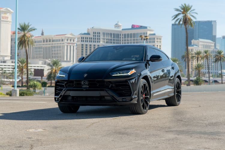 Lamborghini Urus Chicago rental